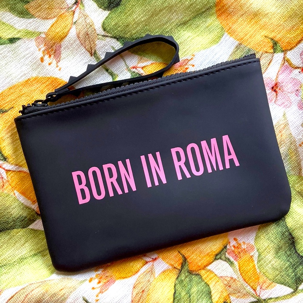 Gorgeous NWOT Valentino Born in Roma Wristlet Single Zip